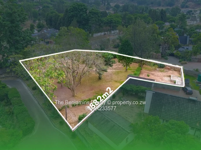 Prime Glen Lorne flat Land with water – 1,882m²