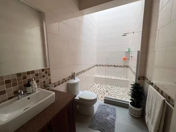 3 Bedroom Flat & Apartment