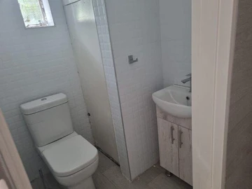 2 Bedroom Flat & Apartment
