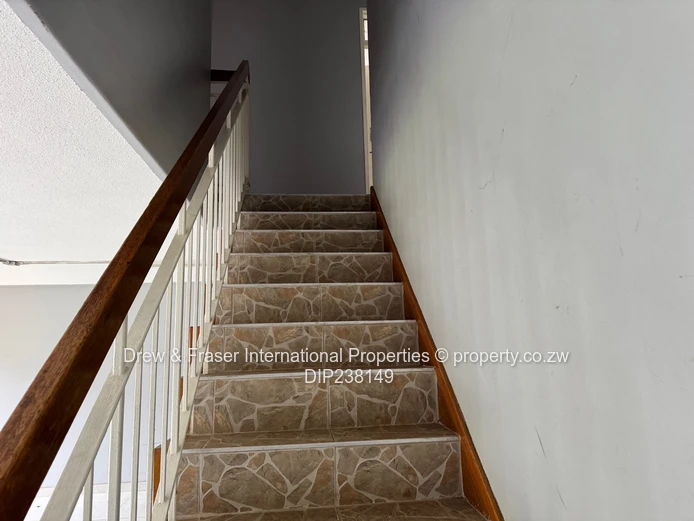 3 beds Duplex Flat available at Wansford Court for rent $1200