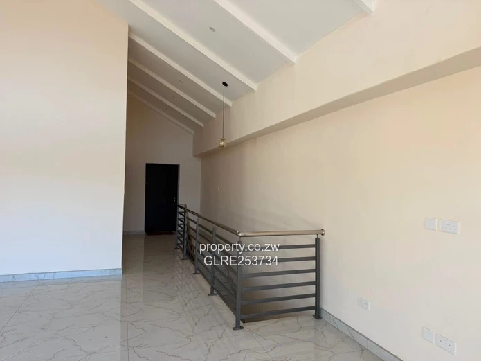 Sunlit Greystone Park 3-Bed Apartment — Balcony & Modern Baths