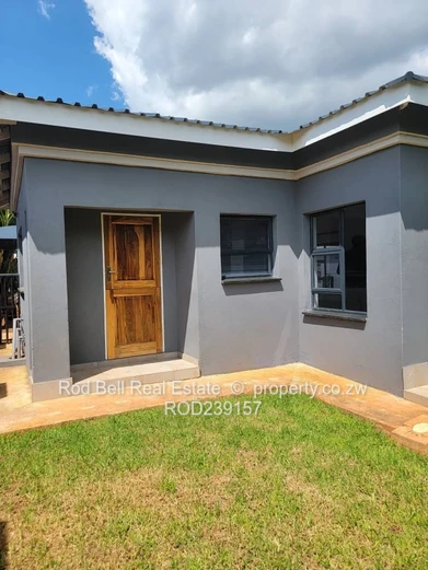 Bright 2-Bed, 2-Bath Townhouse w/ Garden & Parking — Mandara