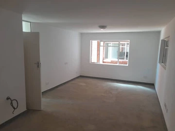 2 Bedroom Flat & Apartment