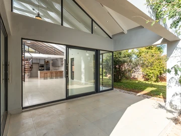 4 Bedroom Garden Flat