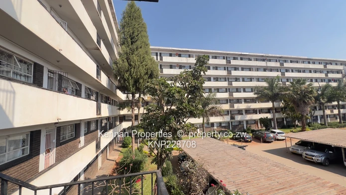 Secure flat close to Avenues Hospital