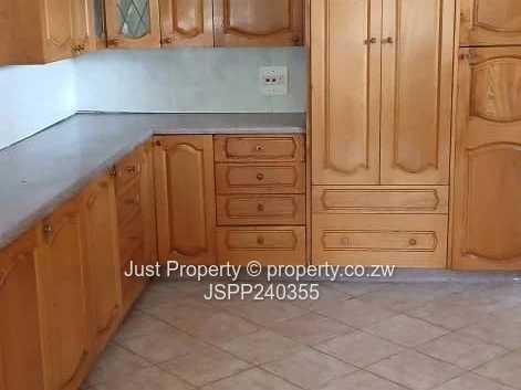 4 bed Double  storey  Suitable For Residential and Commercial use to Rent, Marlborough