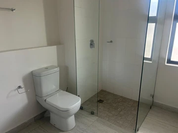 2 Bedroom Flat & Apartment