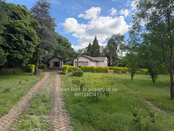 Stunning Road Road Frontage!