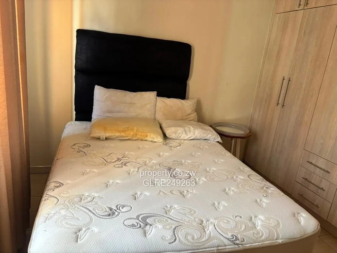 Brick-Faced 3-Bed Flat Bluff Hill - Borehole & Modern Kitchen