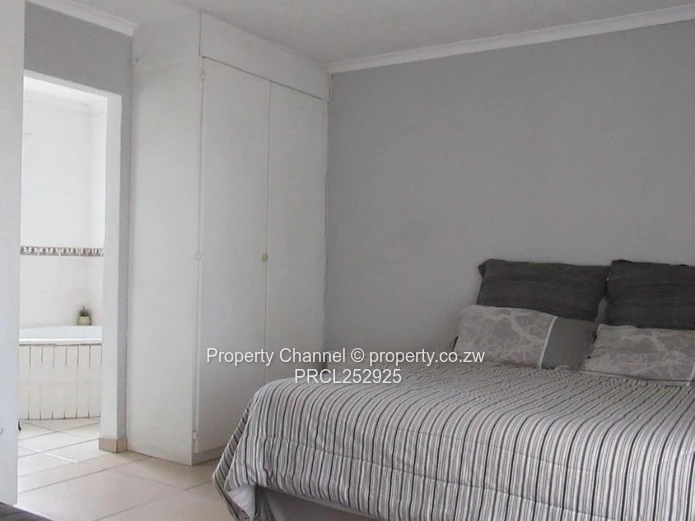3 Bedroom Townhouse For Sale in Wilgeheuwel $75,000