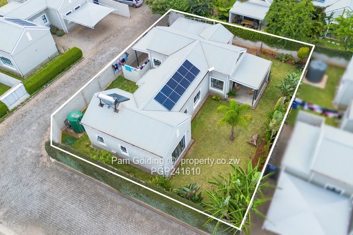 3 Bedroom Town House For Sale in Highlands