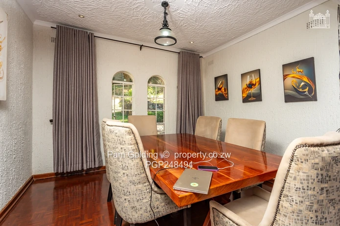 6 Bedroom House With Excellent Water (Sole Mandate)