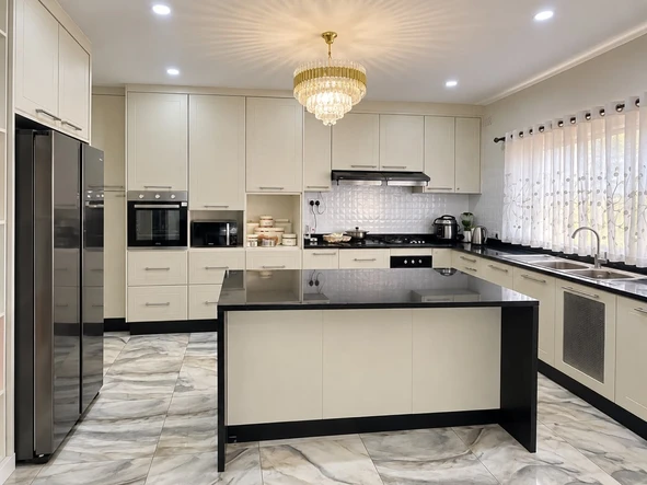 5 Bedroom House