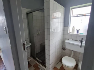 2 Bedroom Flat & Apartment