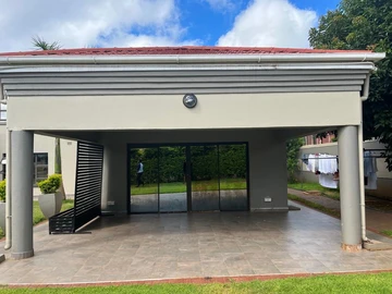 2 Bedroom Flat & Apartment