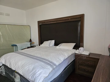 2 Bedroom Flat & Apartment