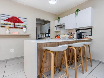 4 Bedroom Flat & Apartment