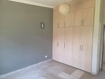 2 Bedroom Flat & Apartment