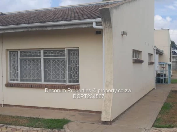 4-Bed Emerald Hill Home on 2030m² with Borehole & Driveway
