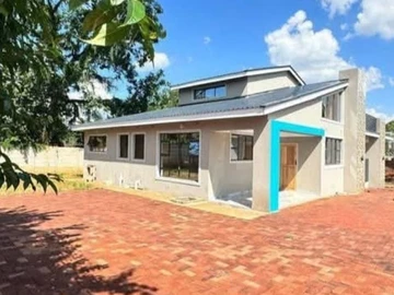 4 Bedroom Flat & Apartment