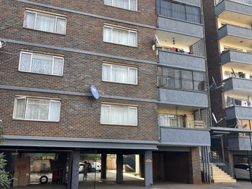 2 Bedroom Flat & Apartment