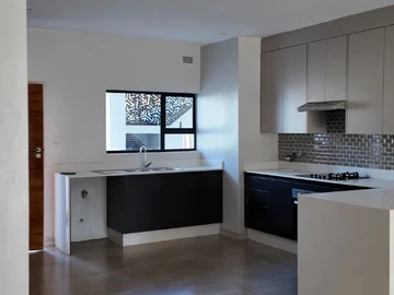 3 Bedroom Flat & Apartment