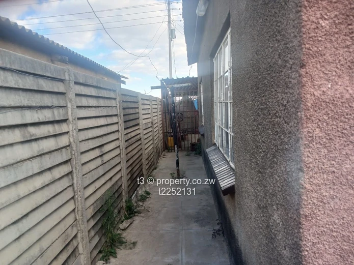 Neat 2-Bed Ruwa House with Carport 