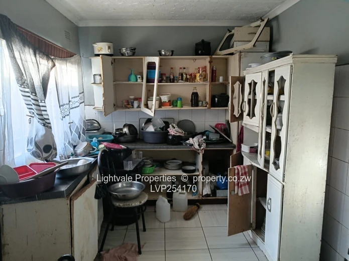 Neat house in Seke Unit A (Sole Mandate)