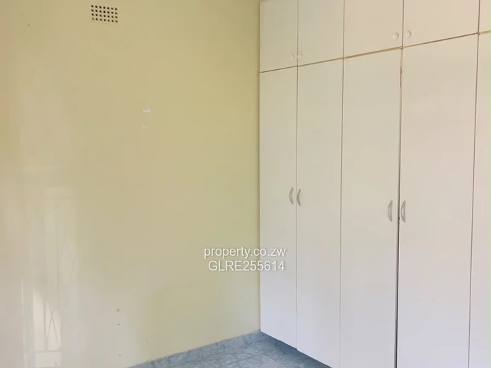 Borrowdale West: 4BR Family Home with Borehole