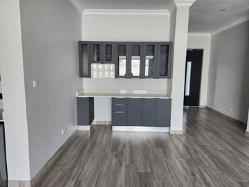4 Bedroom Flat & Apartment