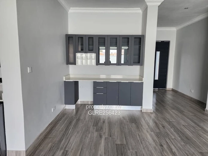 Modern 4BR Greendale Flat — Borehole, Designer Kitchen