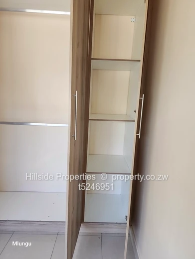 Manresa 6 bed house to Let 