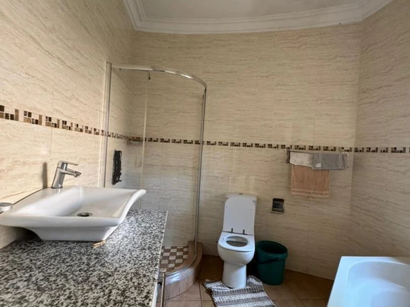 6 Bedroom House