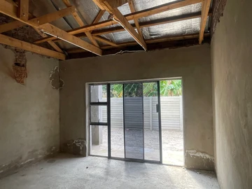 2 Bedroom Flat & Apartment