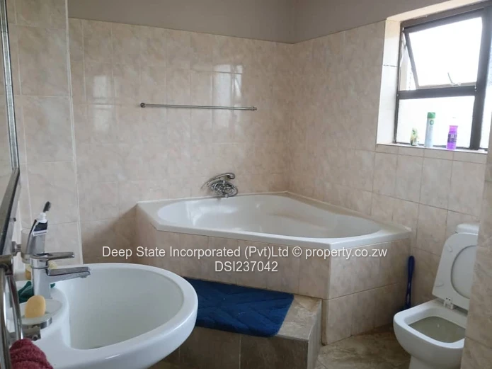 Borrowdale Pomona house for sale .