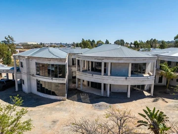 6 Bedroom House