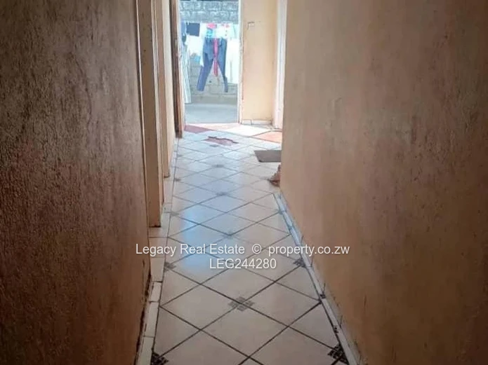 Chitungwiza Unit C House For Sale With Cottage