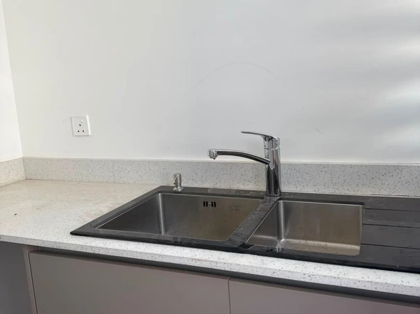4 Bedroom Flat & Apartment