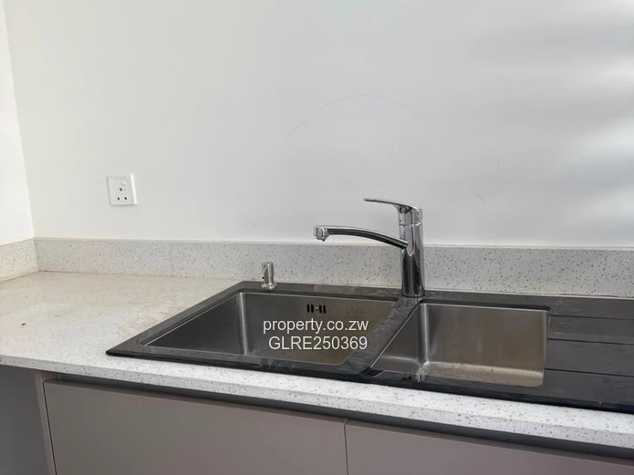 Modern 4-Bed Flat in Borrowdale — Borehole & Solar