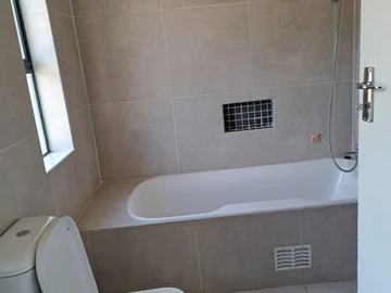 3 Bedroom Flat & Apartment