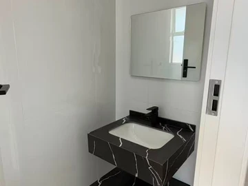 2 Bedroom Flat & Apartment