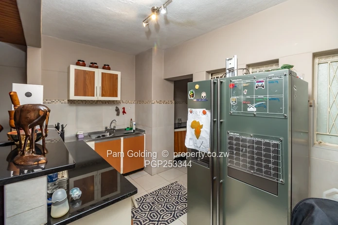 Charming 3 Bedroom Duplex Townhouse in Avondale  (Sole Mandate)