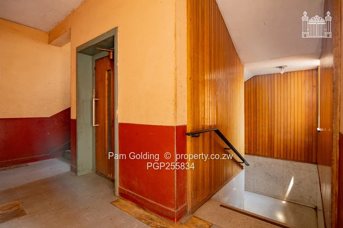 Riviera Court! A Stone Throw Away From Fife Avenue Shops!