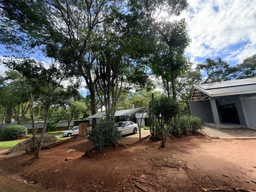 6 Bedroom House