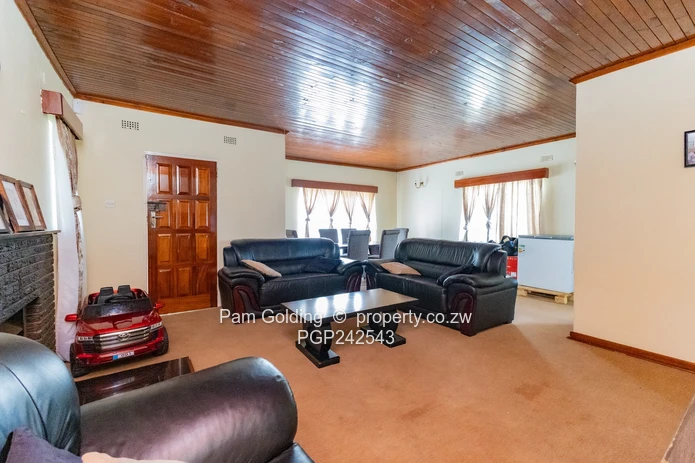 The Complete Family Estate In The Heart Of Greengrove (Sole Mandate)