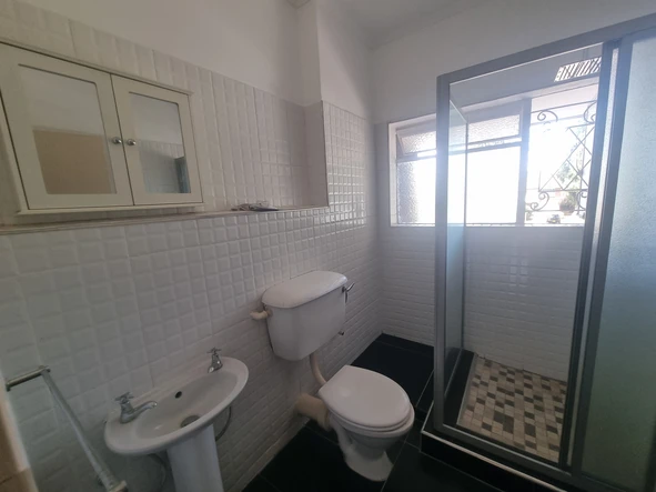 2 Bedroom Flat & Apartment