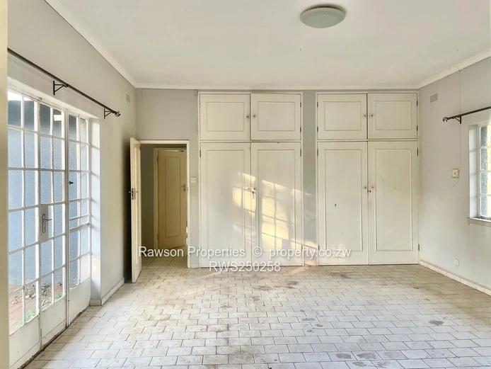 Borrowdale Family Home: 4 Beds, Pool, Borehole on 5,726m²
