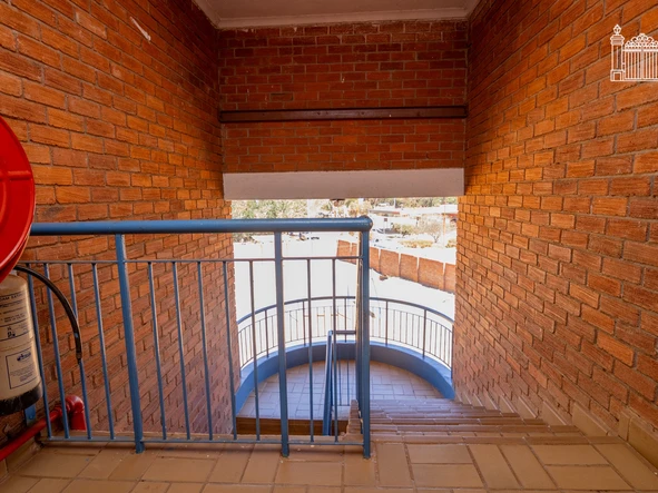2 Bedroom Flat & Apartment