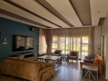 6 Bedroom House