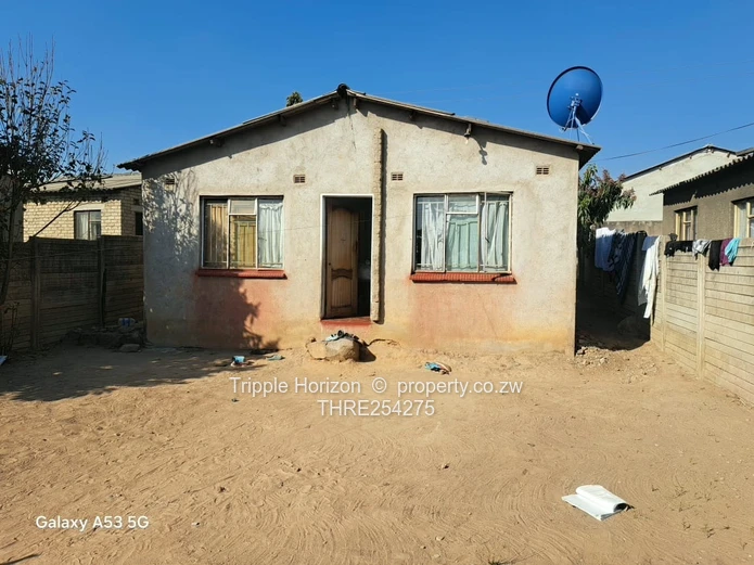 Amalinda 2-Bed Core house - Walled Yard, Satellite Dish & Good ZESA